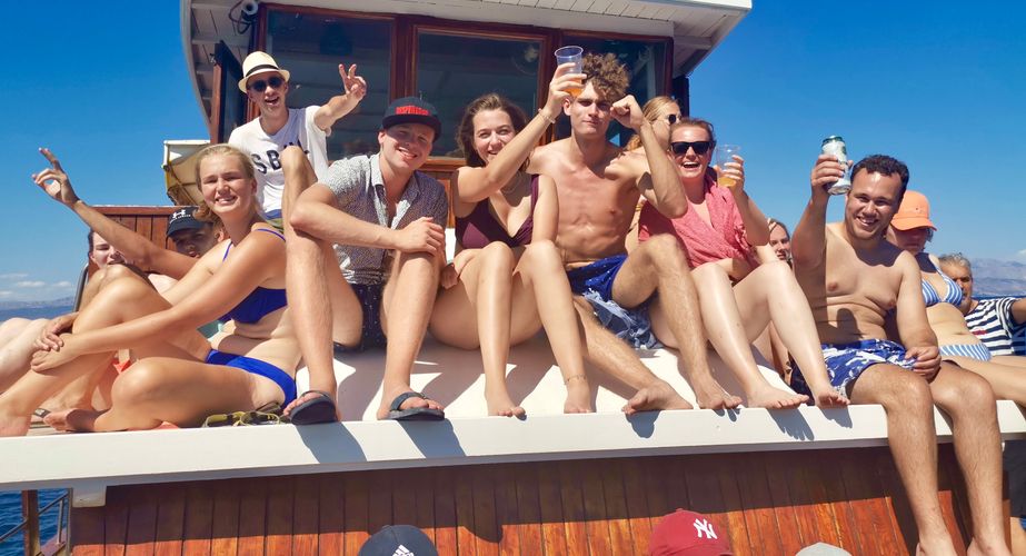 Boottocht groepsfoto gezelligheid Boottocht groepsfoto gezelligheid